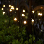 Luz solar de jardín para exteriores con efecto de luciérnaga; lámpara decorativa para césped y paisajes; iluminación LED solar ideal para decoración navideña y jardines. - Imagen 8