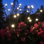 Luz solar de jardín para exteriores con efecto de luciérnaga; lámpara decorativa para césped y paisajes; iluminación LED solar ideal para decoración navideña y jardines. - Imagen 10