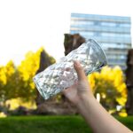 Lámpara solar de jardín con luz LED en forma de rosa y cristal que cambia entre 10 colores; crea un ambiente romántico con efecto de proyección de diamante. - Imagen 9
