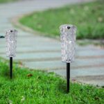 Lámpara solar de jardín con luz LED en forma de rosa y cristal que cambia entre 10 colores; crea un ambiente romántico con efecto de proyección de diamante. - Imagen 10