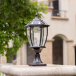 Lámpara Solar LED para Exterior tipo Poste – Impermeable y Decorativa para Jardín
