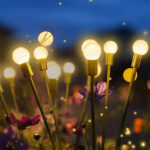 Luz solar de jardín para exteriores con efecto de luciérnaga; lámpara decorativa para césped y paisajes; iluminación LED solar ideal para decoración navideña y jardines.